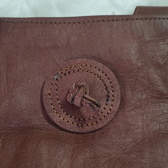 Brown Leather Tote Bag with Spacious Design and Classic Shape - Picture 6 of 12